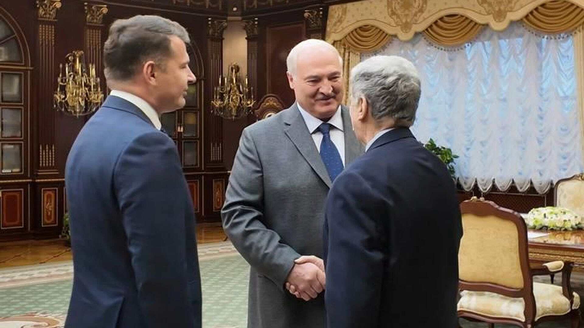 Вашингтон снял санкции с нескольких белорусских банков