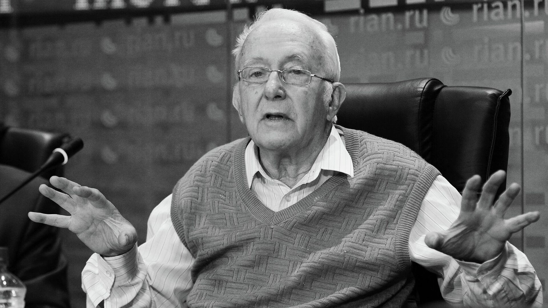 В Подмосковье началось прощание с историком Роем Медведевым