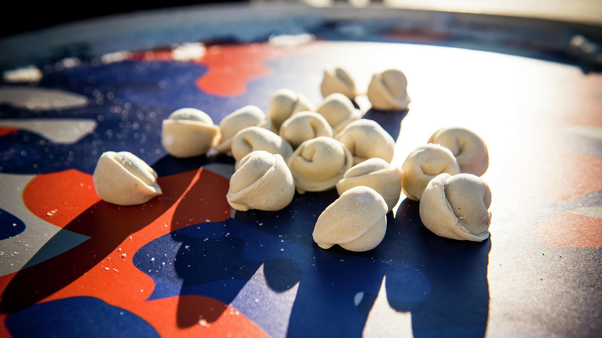 "Русские магазины" в Европе остались без продуктов из России