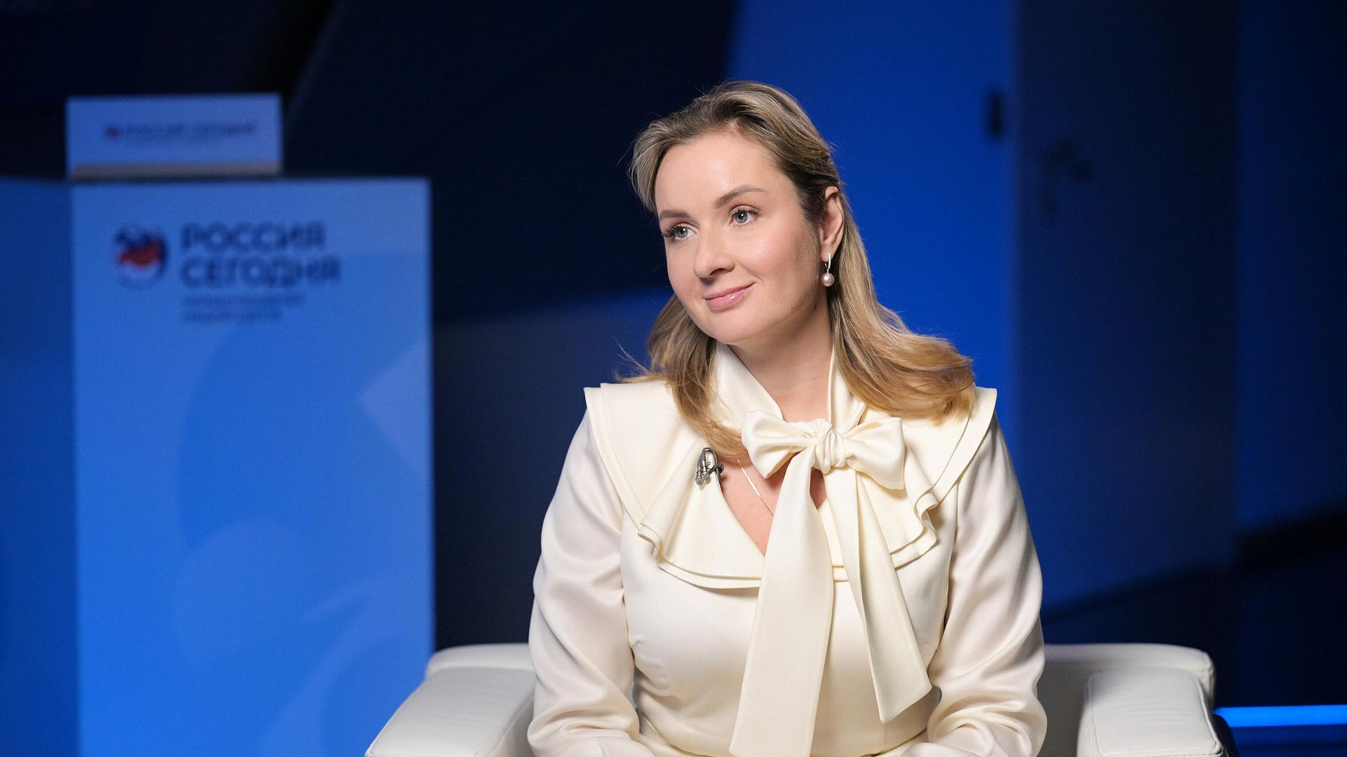 Львова-Белова предупредила о склонении подростков к псевдорелигии
