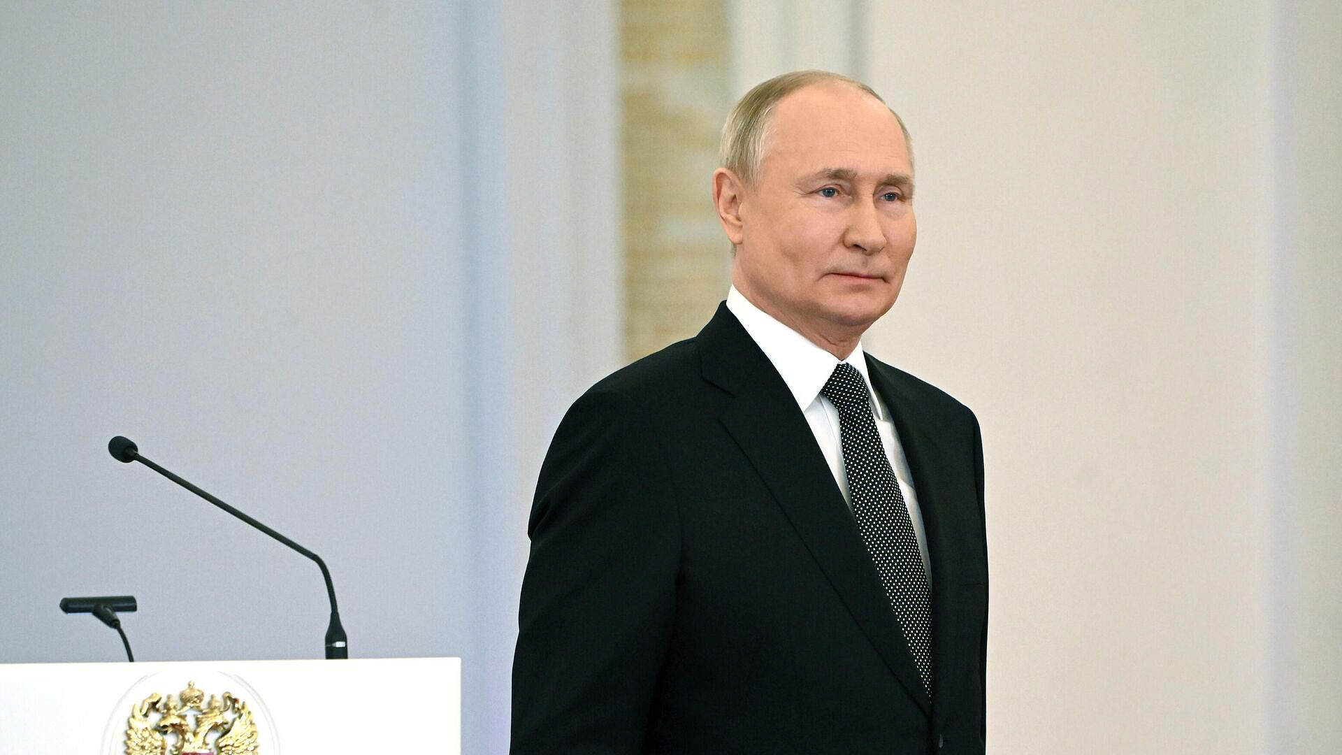 Песков пообещал сообщить, когда Путин проголосует на выборах
