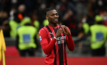 "Милан" возглавил таблицу Серии А после победы над "Кальяри" 