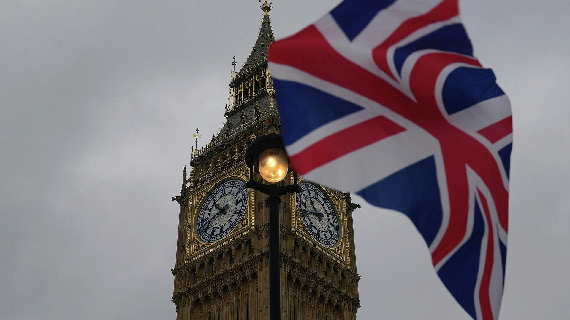 Великобритания перебросила второй военный корабль в Средиземное море