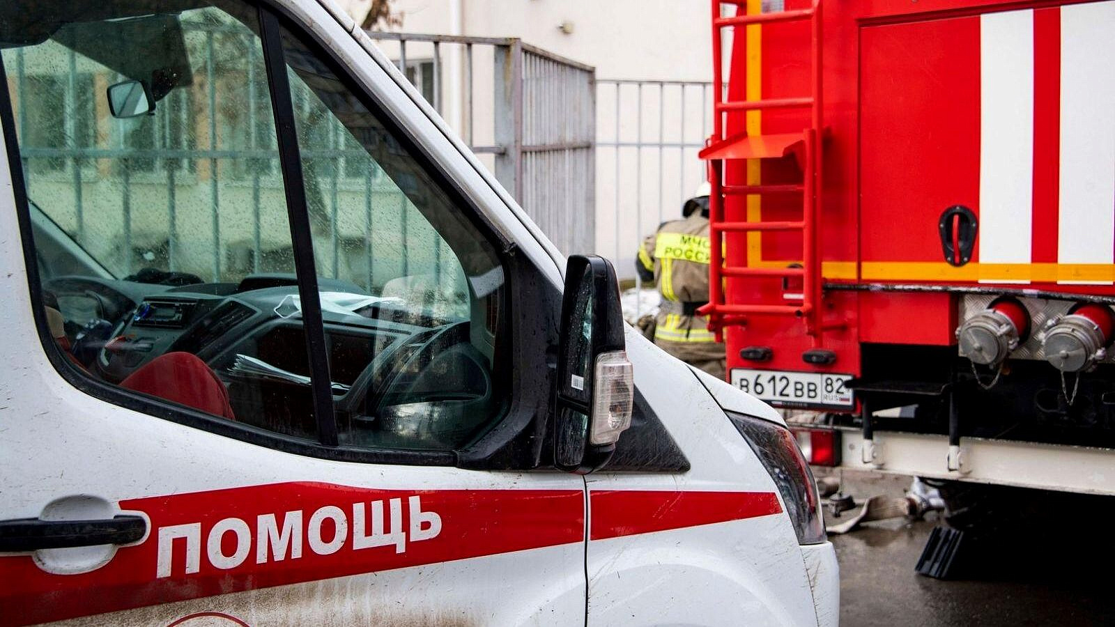 В Москве вспыхнул пожар после столкновения легковушки и фуры