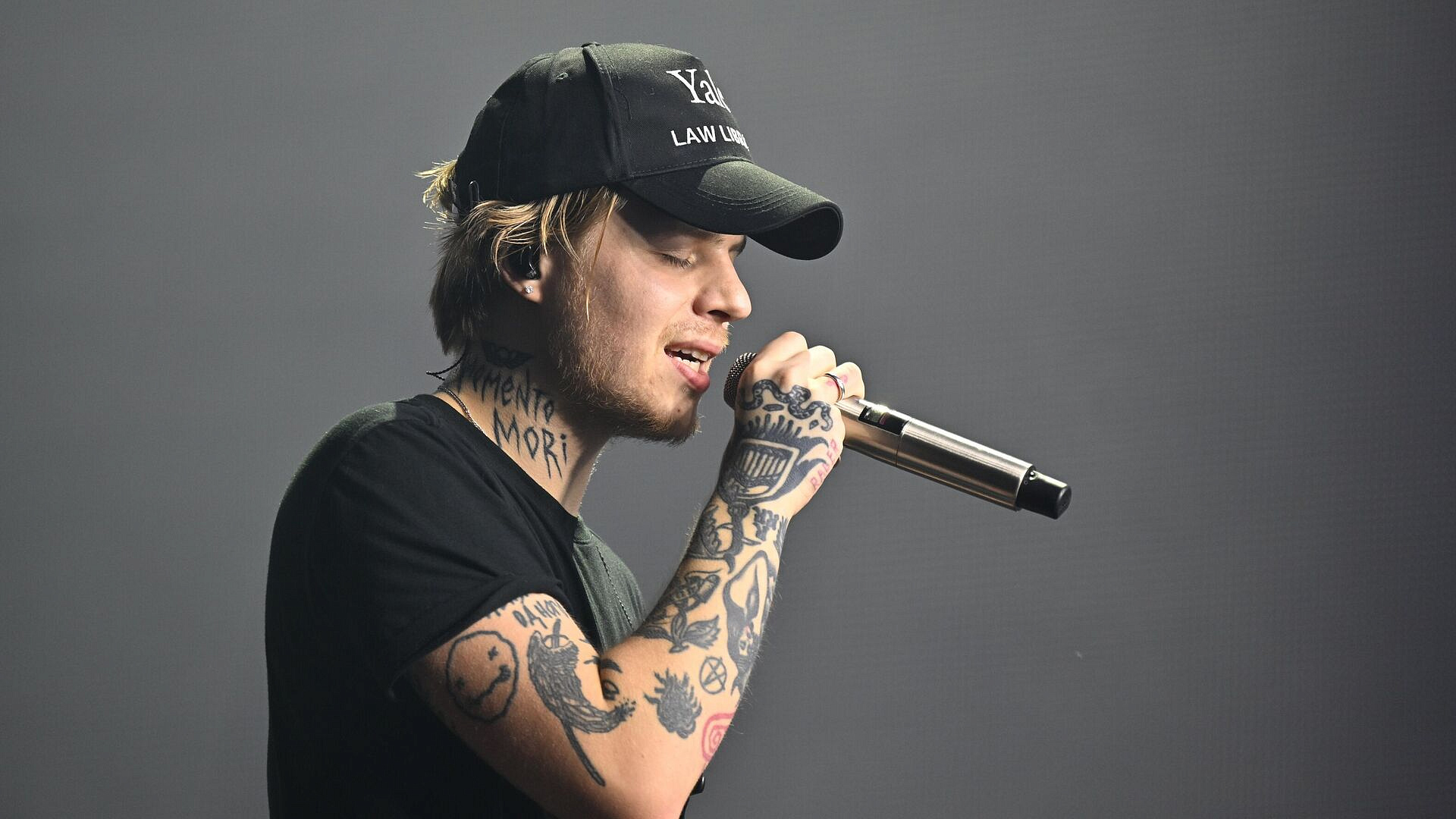 Суд оштрафовал рэпера Pharaoh за пропаганду наркотиков в песнях