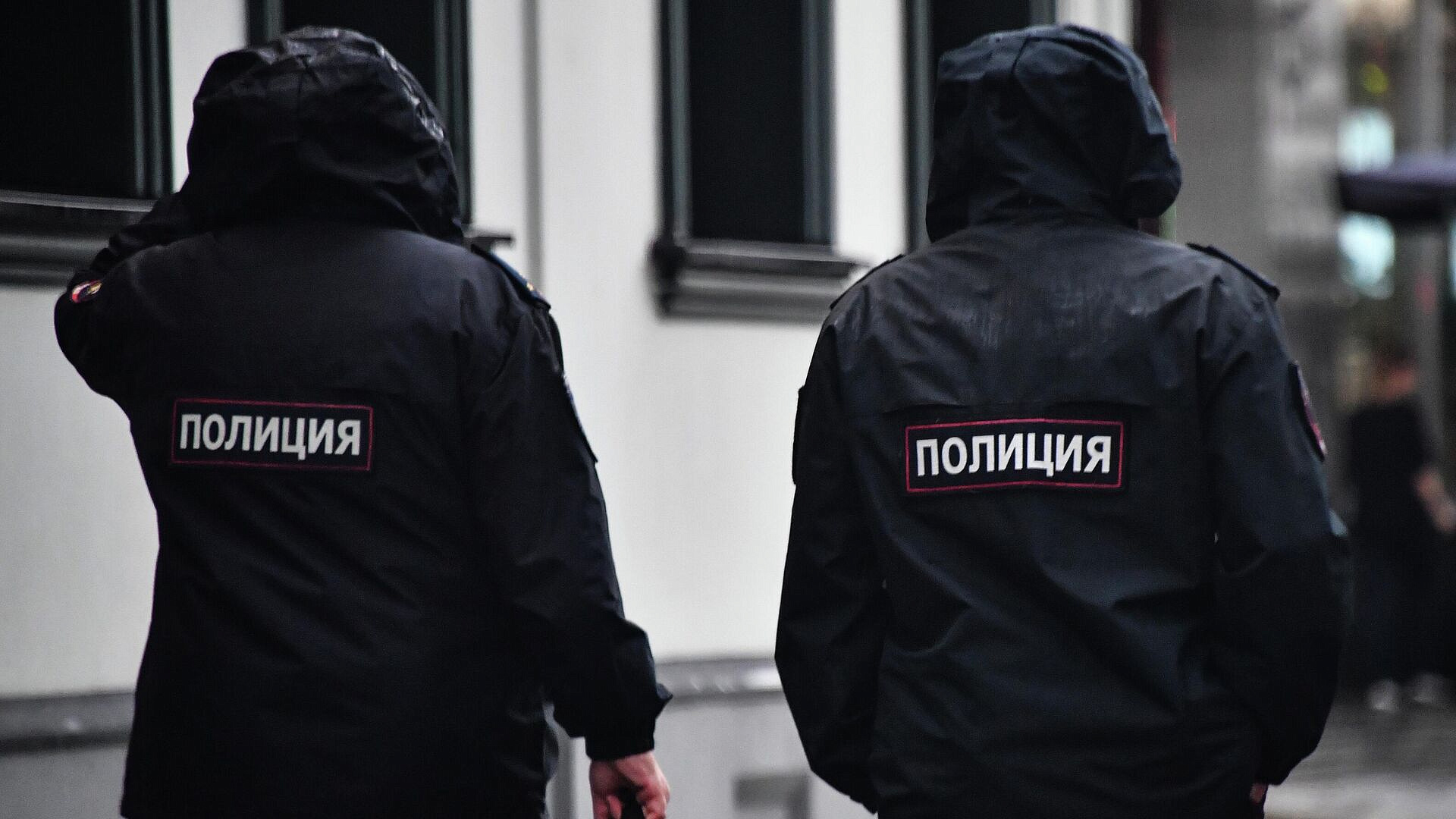 В Петербурге мигранты во время проверки полиции прыгали из окон