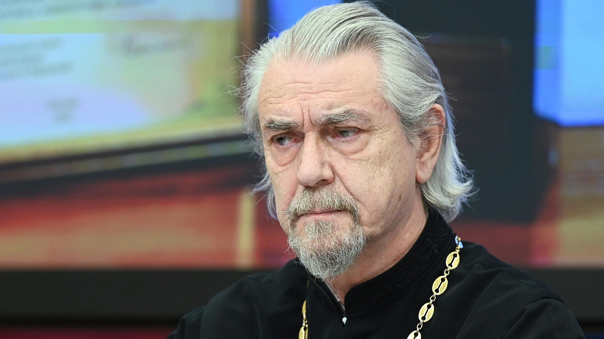 Священник рассказал, почему зеленый стал цветом дня Троицы