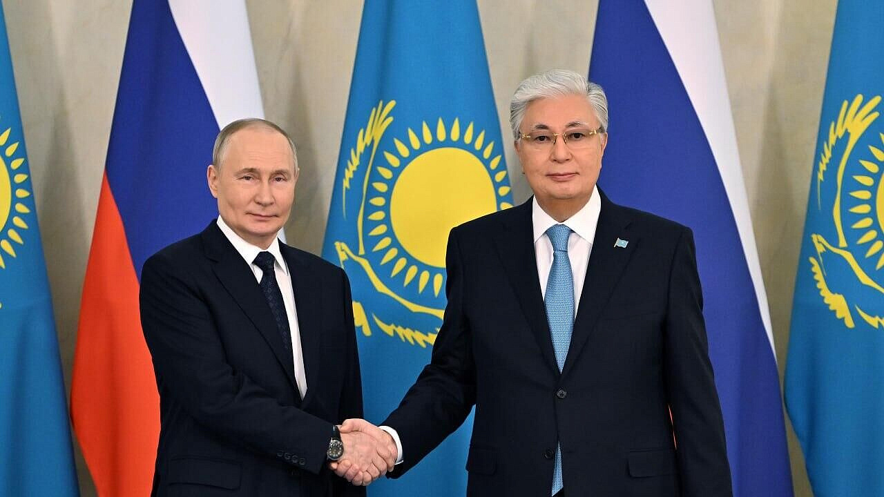 Путин и Токаев открыли филиал Казахского национального университета в Омске