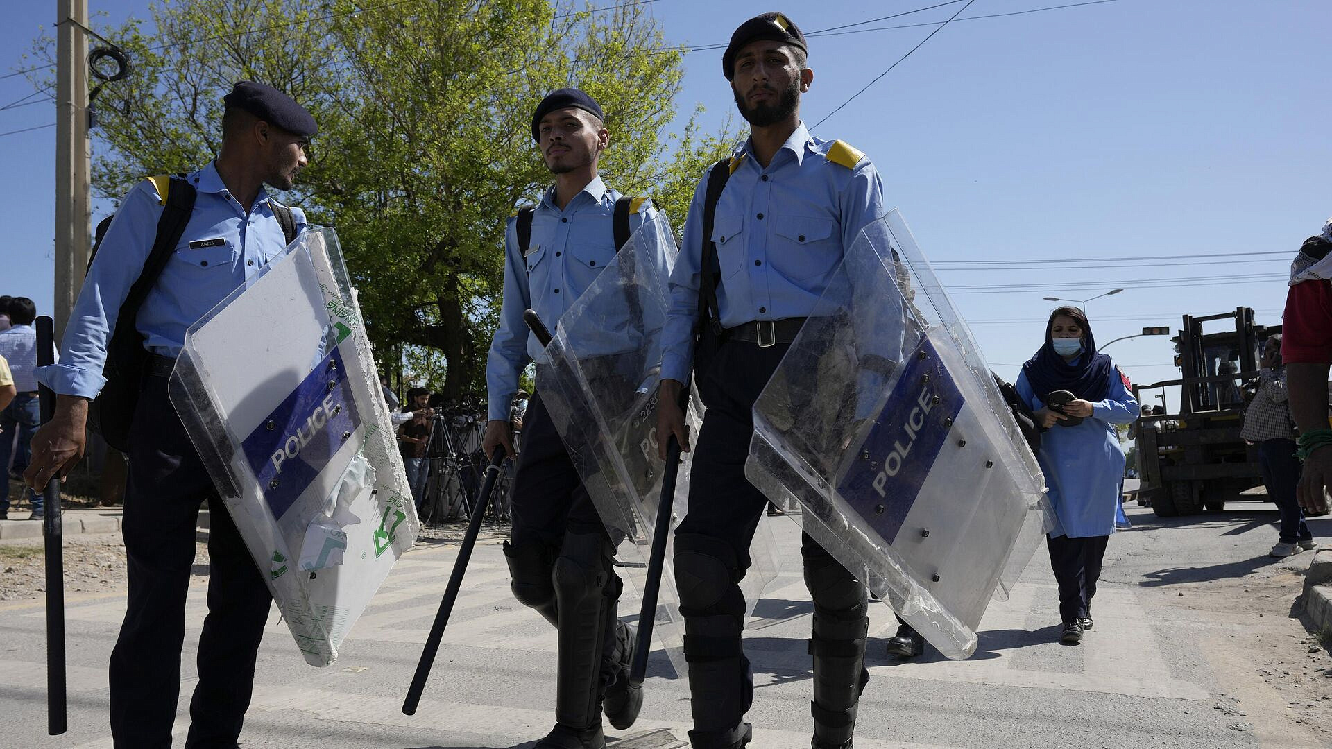 В Пакистане во время антиамериканских протестов погибли 20 человек