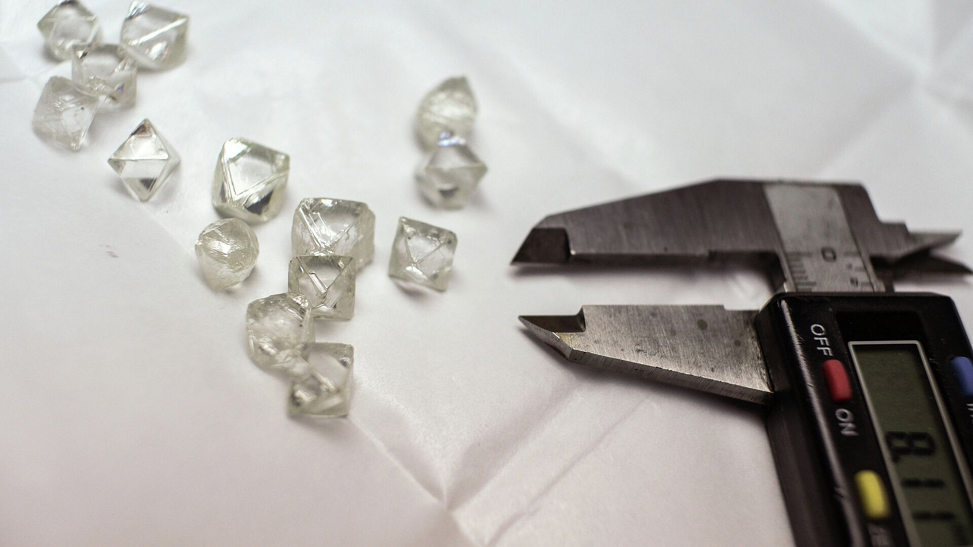 ЦАР поблагодарила Россию за помощь в снятии эмбарго на экспорт алмазов