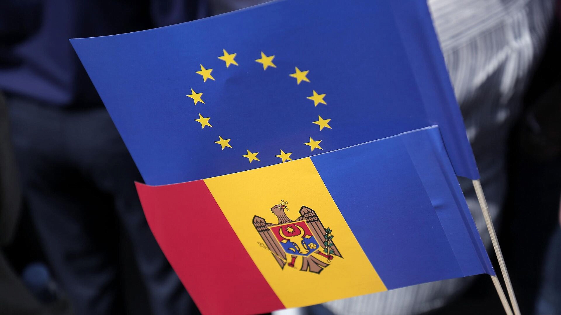 В Молдавии все больше денег из бюджета выделяют на пропаганду ЕС