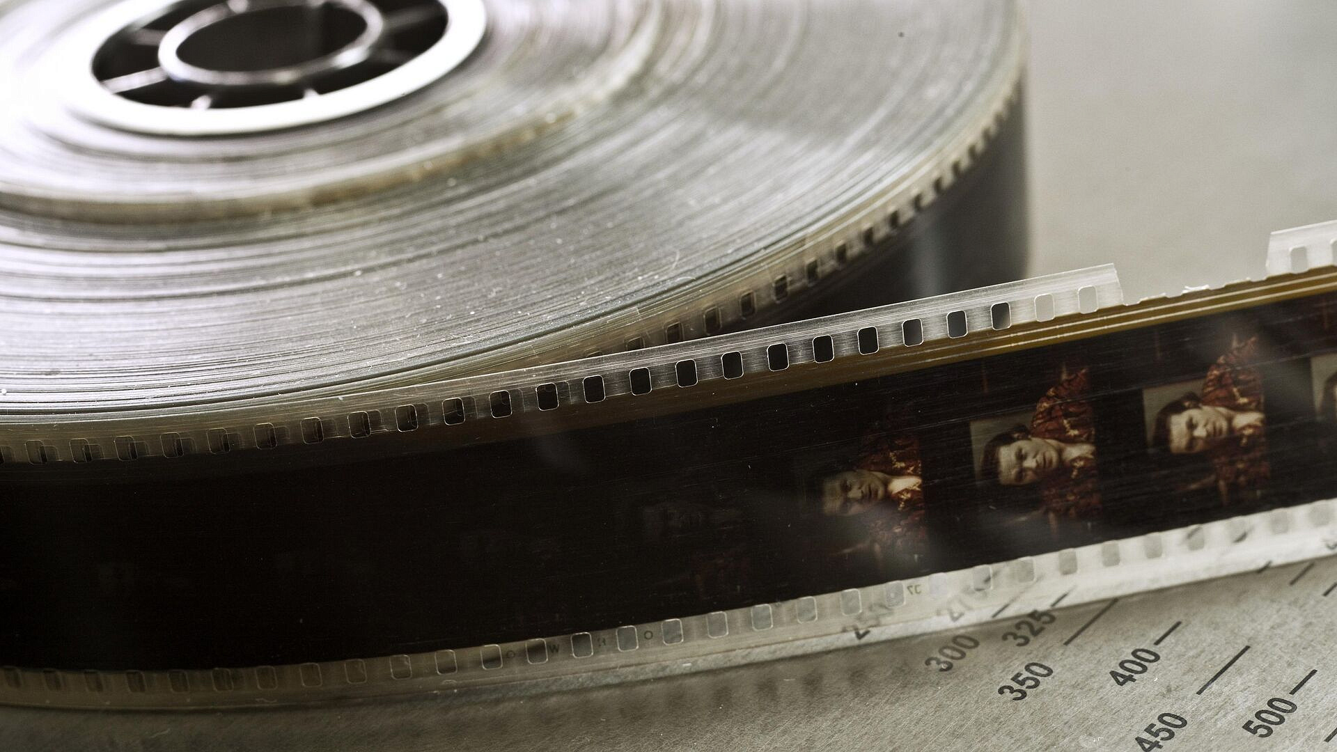 �� �������� "������� ������-����� �����������" ���������� ����� 900 �������