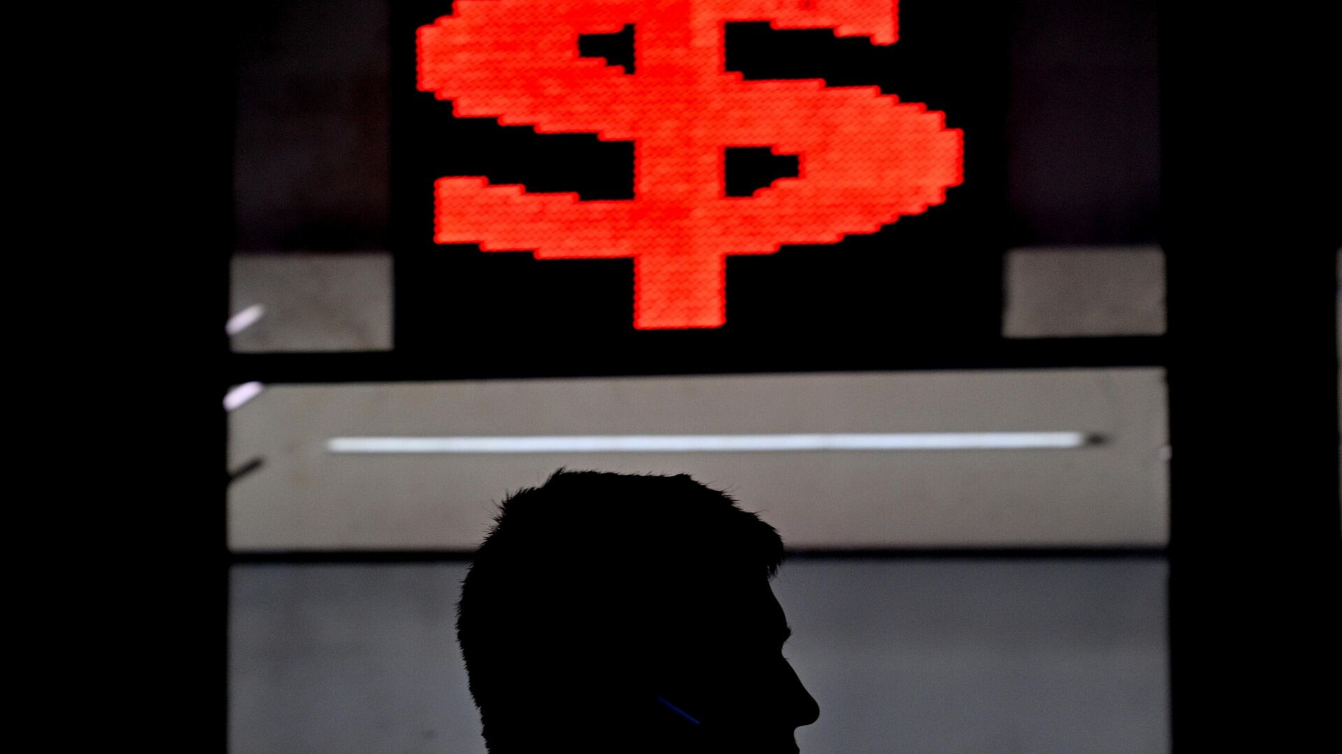 Эксперты рассказали, кому в России выгоден рост курса доллара