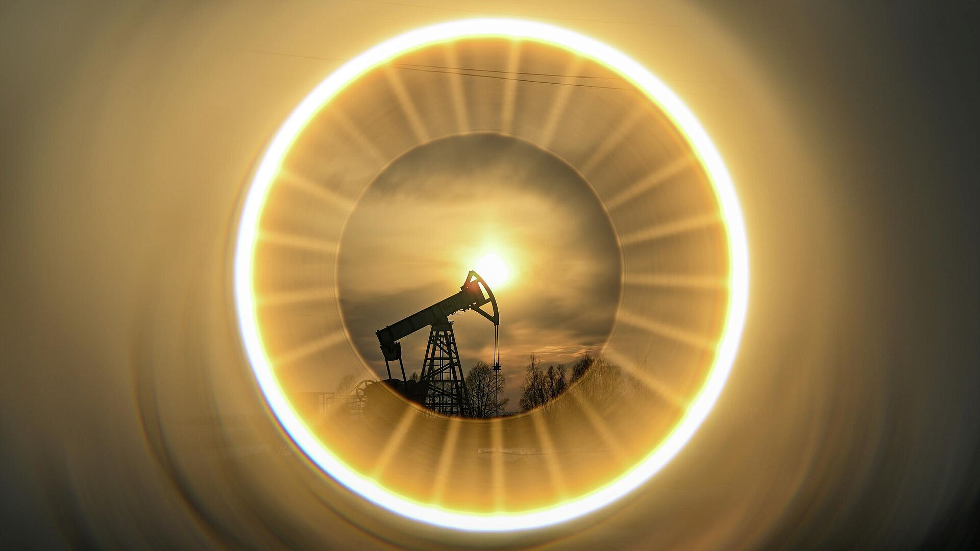 Саудовская Аравия сократит продажи нефти в Китай, пишет Bloomberg