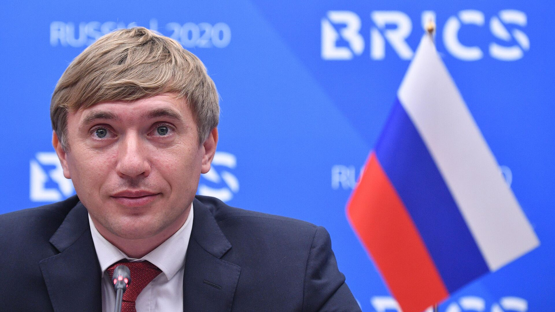 Герои России стали эталоном для молодых людей, заявил Гуров