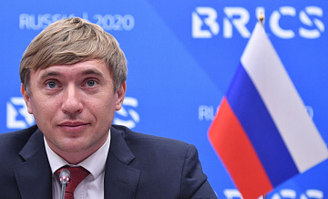 Герои России стали эталоном для молодых людей, заявил Гуров
