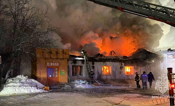 На Ямале 15 человек эвакуировались из горящего здания