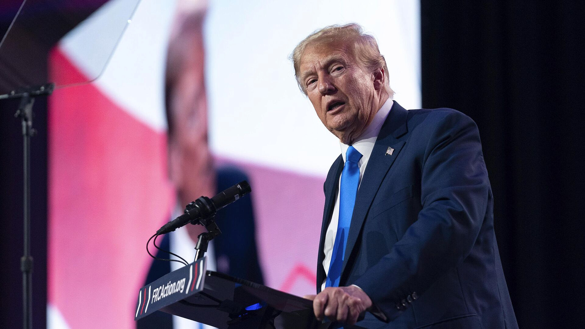 Трамп боится, что мог унаследовать болезнь Альцгеймера, сообщили СМИ