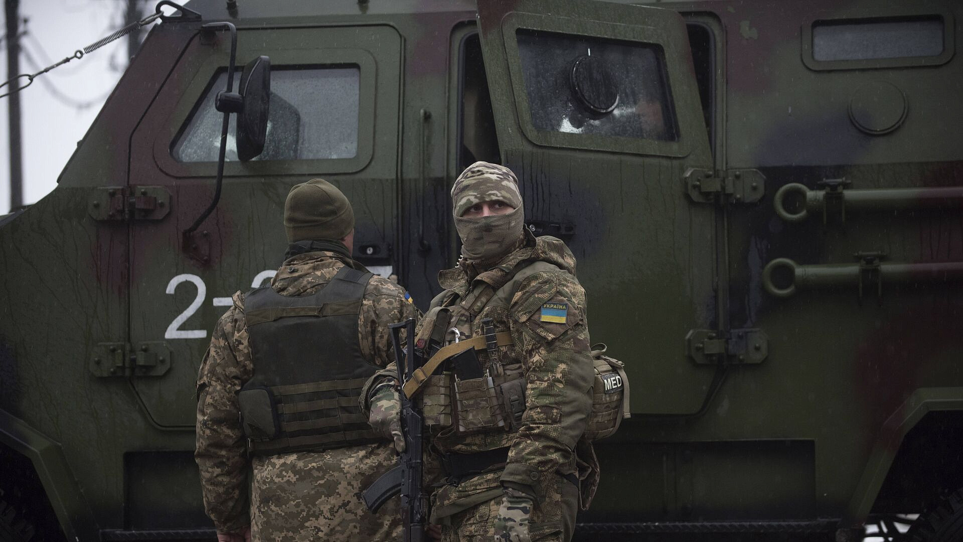 Солдат 68-й бригады ВСУ отправляют искать провизию на пустующих позициях