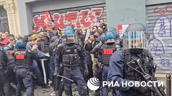 На первомайскую акцию в Париже вышли 18 тысяч человек