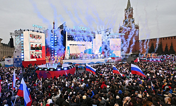 Путин спел гимн России с Лепсом и кандидатами в президенты 