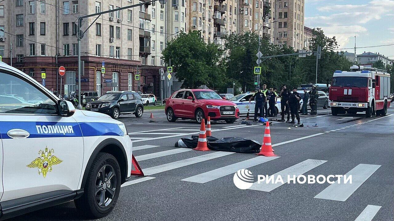 В центре Москвы мотоциклист умер после столкновения с иномаркой