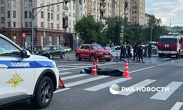 В центре Москвы мотоциклист умер после столкновения с иномаркой
