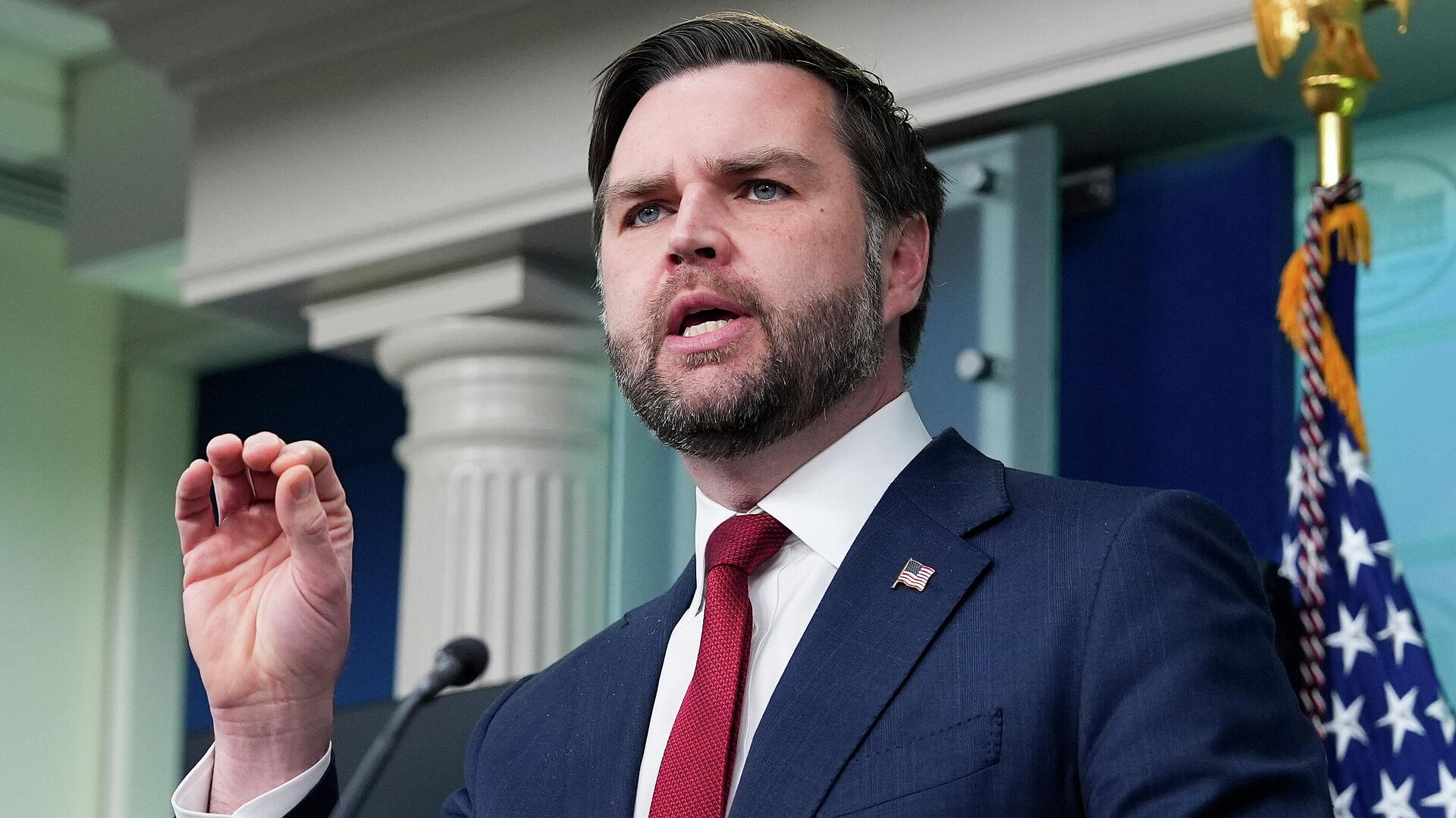 Вэнс не верит, что США могут втянуть в затяжную войну на Ближнем Востоке